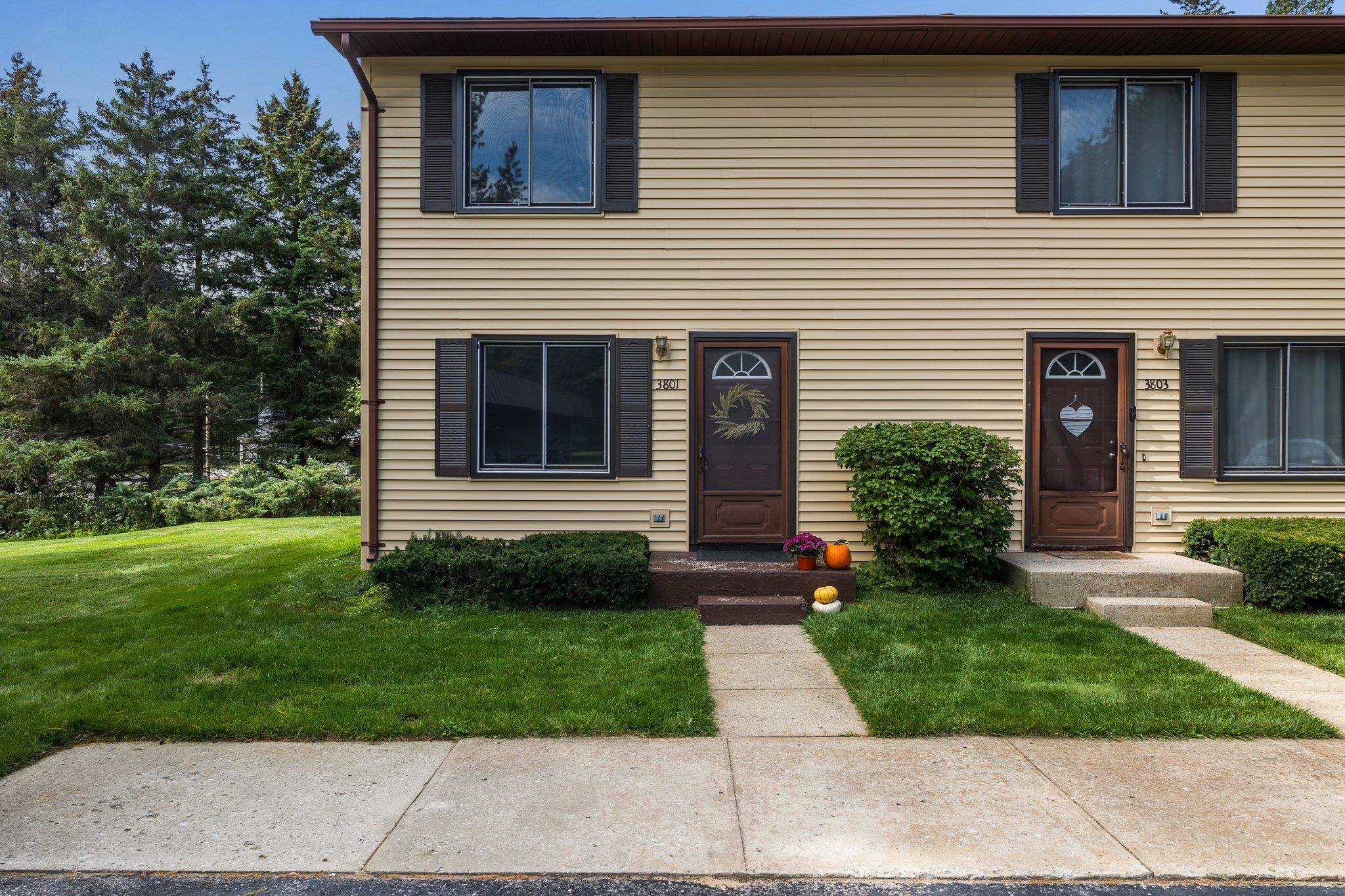 3801 East Hammond Road Traverse City, MI 49686 - Photo 4 of 52 1916177-3.JPG