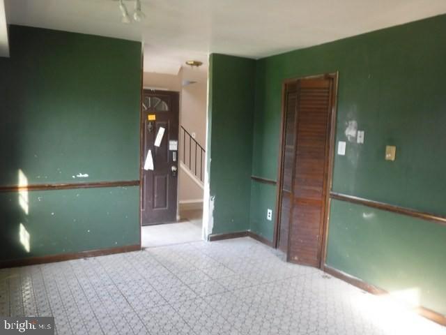 65 Hampshire Road Sicklerville, NJ 08081 - Photo 4 of 20 Gallery Image 4
