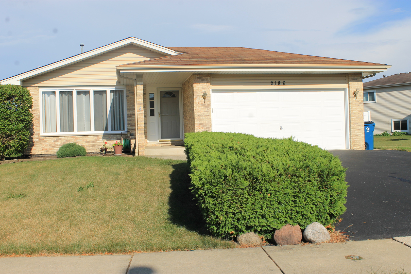 2186 Cimarron Way Addison, IL 60101 - Photo 2 of 28