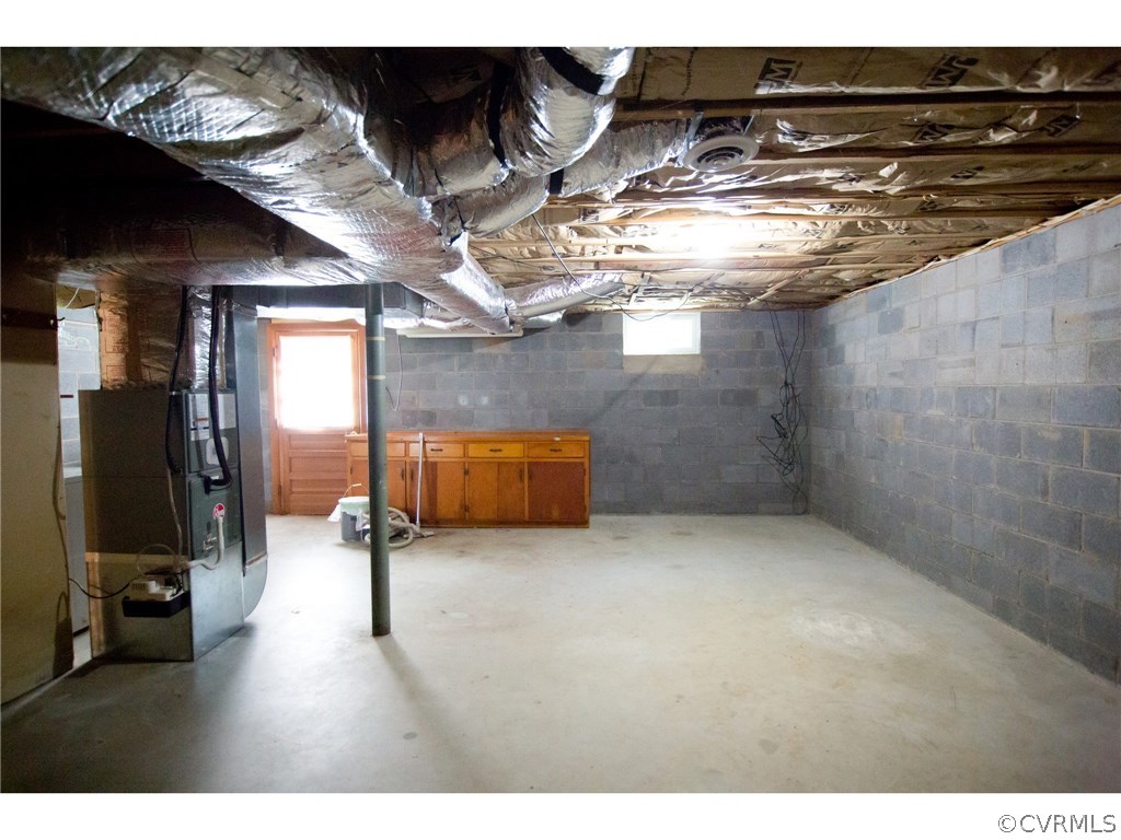 9361 West Bunker Hill Road Rice, VA 23966 - Photo 23 of 39 a view of a room with gym equipment