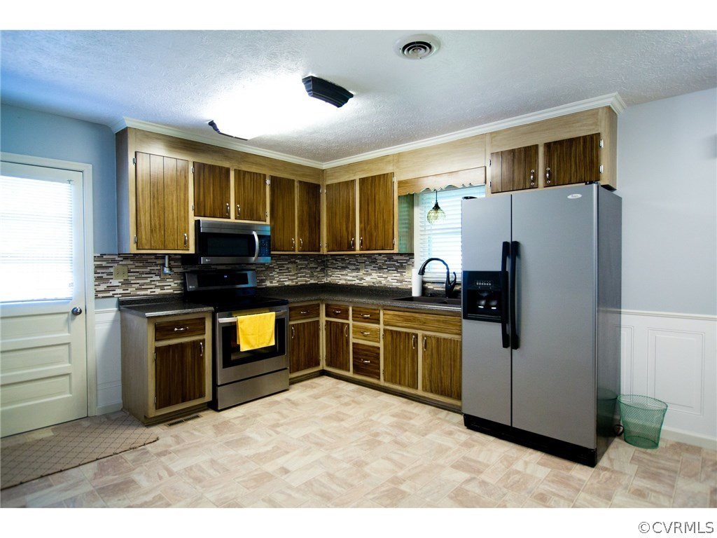 9361 West Bunker Hill Road Rice, VA 23966 - Photo 5 of 39 a kitchen with stainless steel appliances granite countertop a stove a sink and a refrigerator