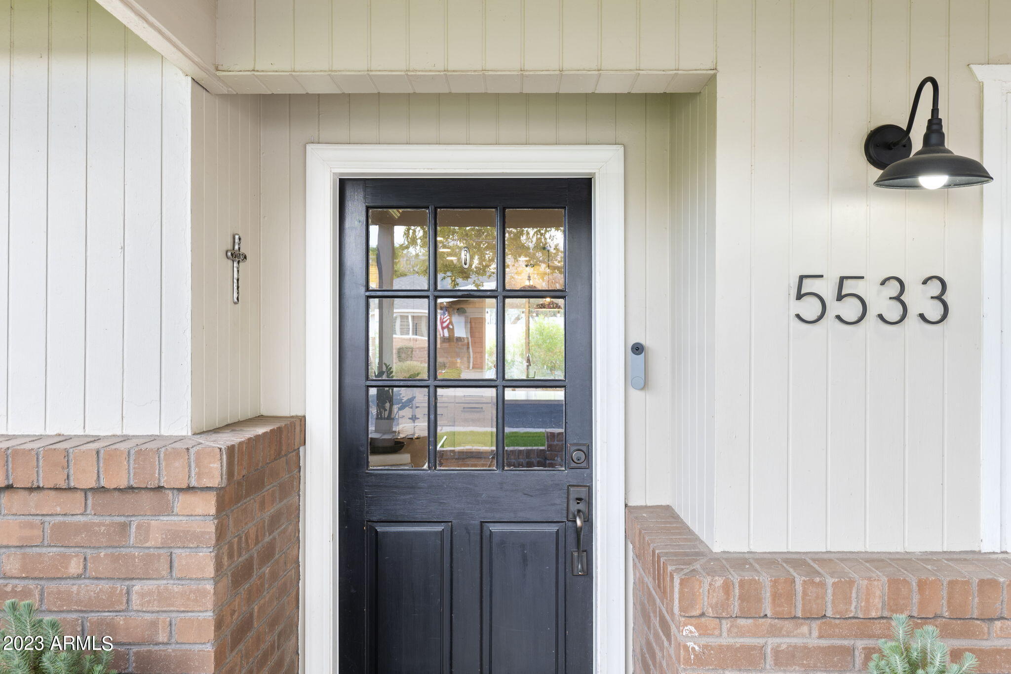 5533 East Cheery Lynn Road Phoenix, AZ 85018 - Photo 3 of 26 Come on in!