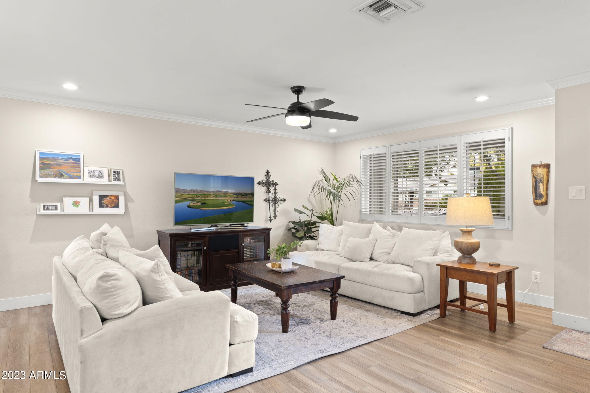 5533 East Cheery Lynn Road Phoenix, AZ 85018 - Photo 5 of 26 Great size living room