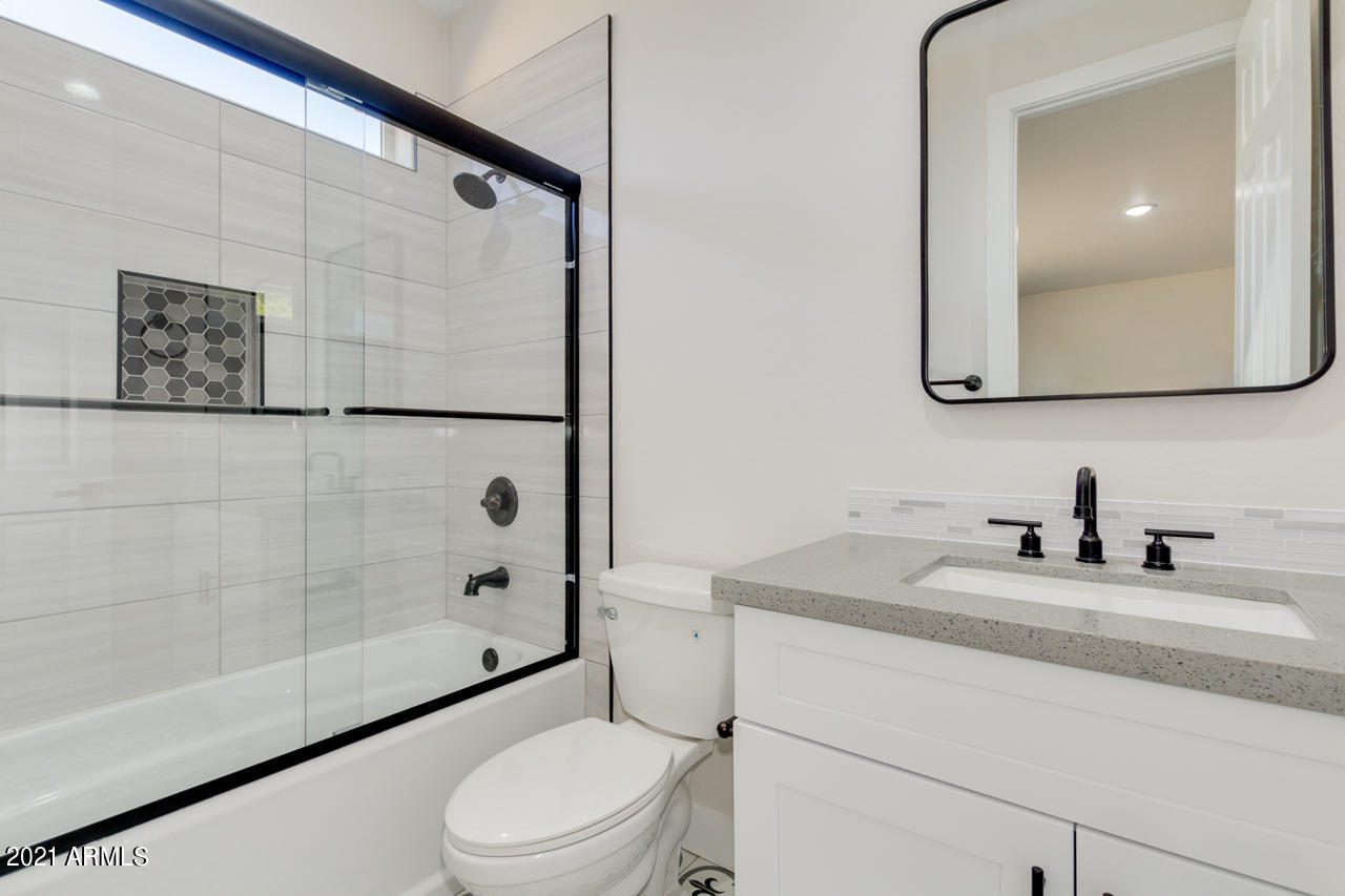 6605 North Citrus Road Waddell, AZ 85355 - Photo 33 of 46 Bathroom in room#2