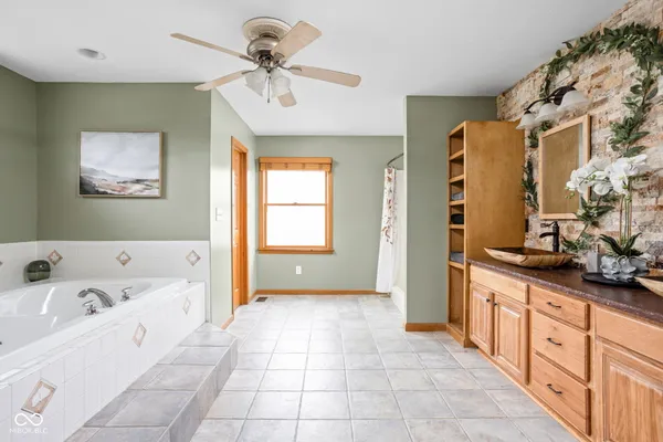 $539,000 | 5695 North Red Oak Drive, Greenfield, IN 46140