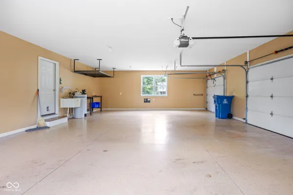 $539,000 | 5695 North Red Oak Drive, Greenfield, IN 46140