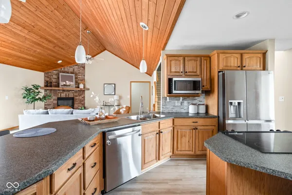 $539,000 | 5695 North Red Oak Drive, Greenfield, IN 46140