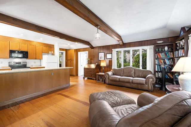 $1,175,000 | 89 Swift Avenue, Osterville, MA 02655