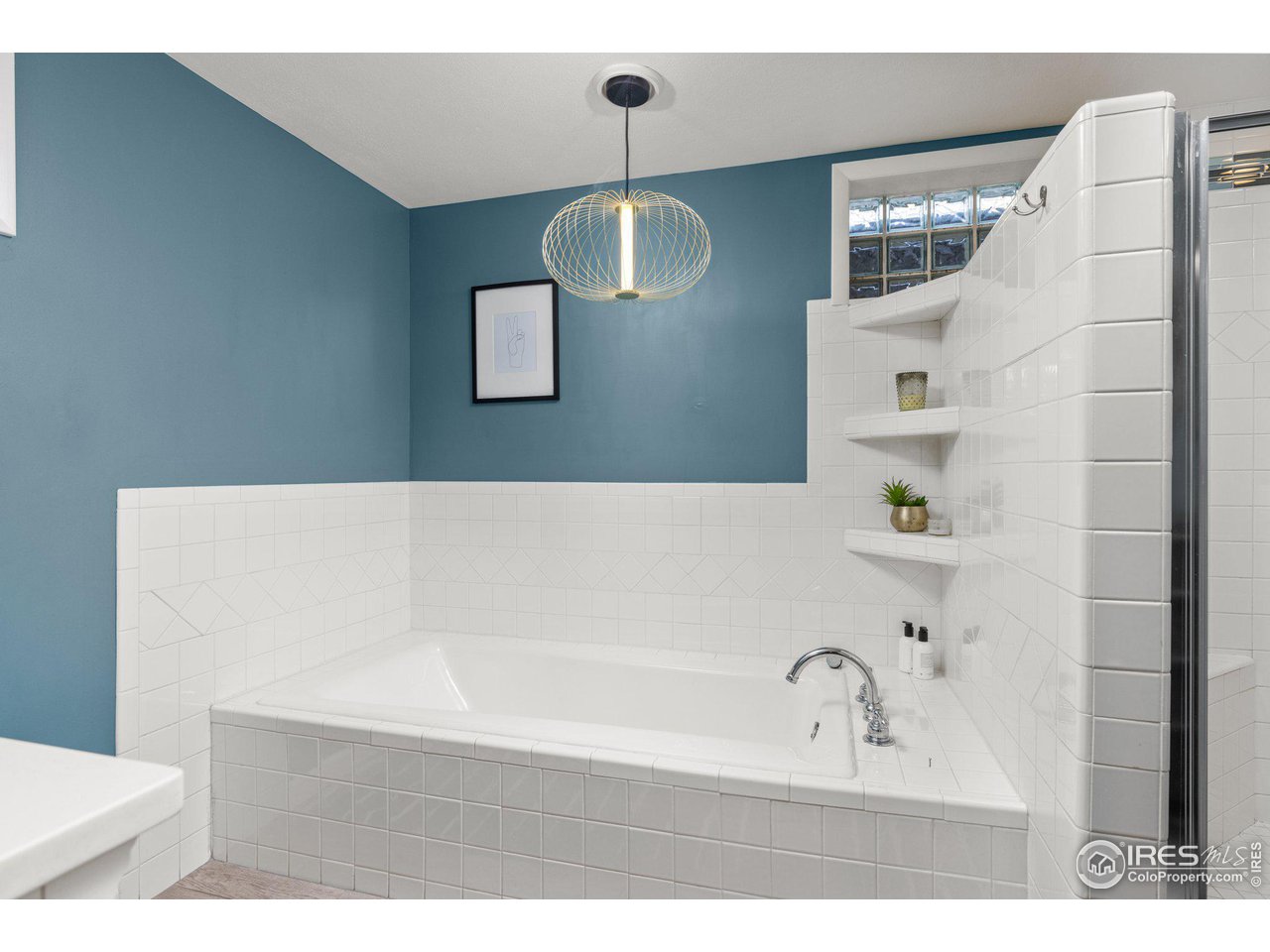 2685 Stephens Road Boulder, CO 80305 - Photo 17 of 40 a bathroom with a bathtub and a sink