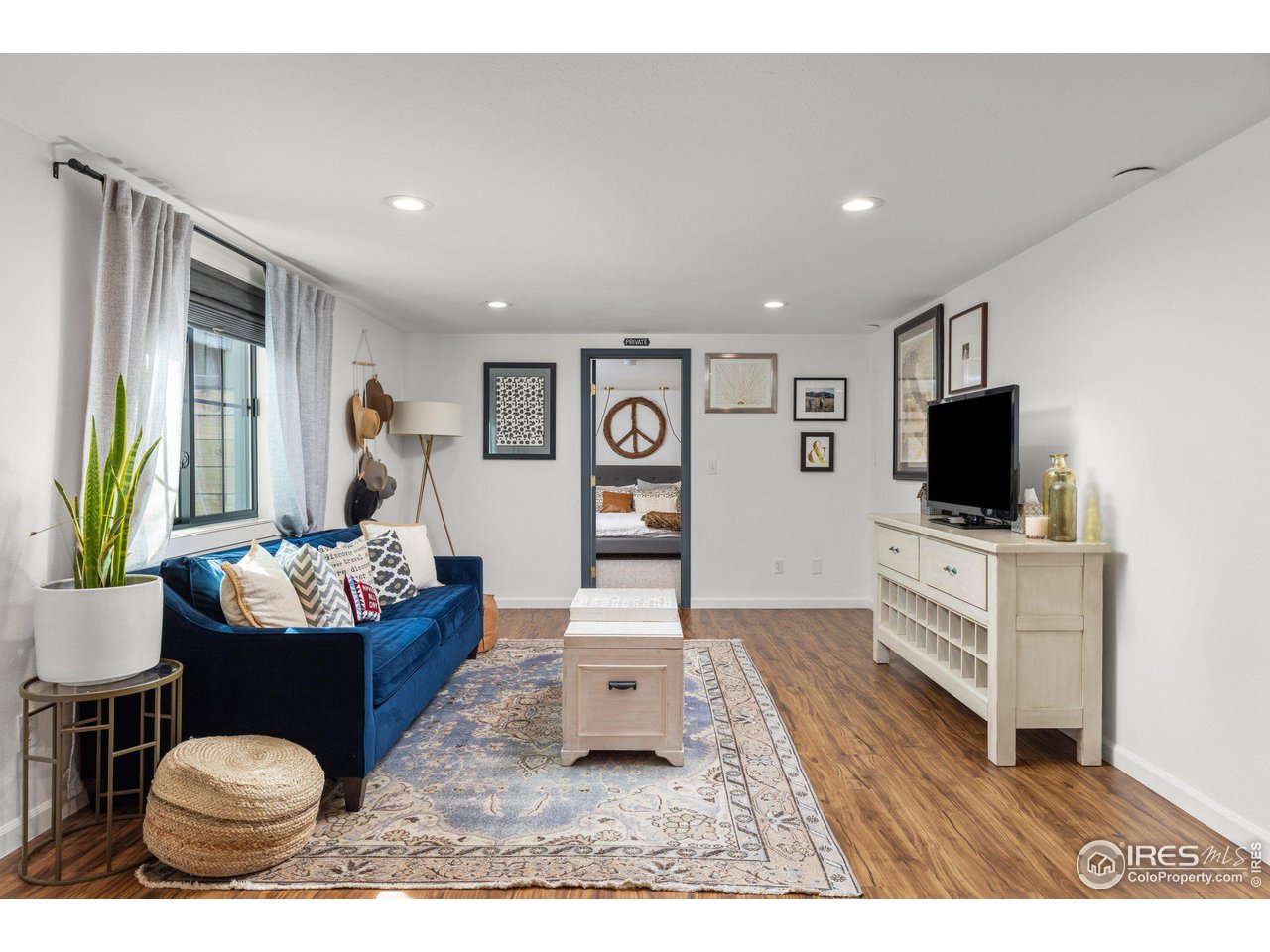 2685 Stephens Road Boulder, CO 80305 - Photo 28 of 40 a living room with furniture and a flat screen tv