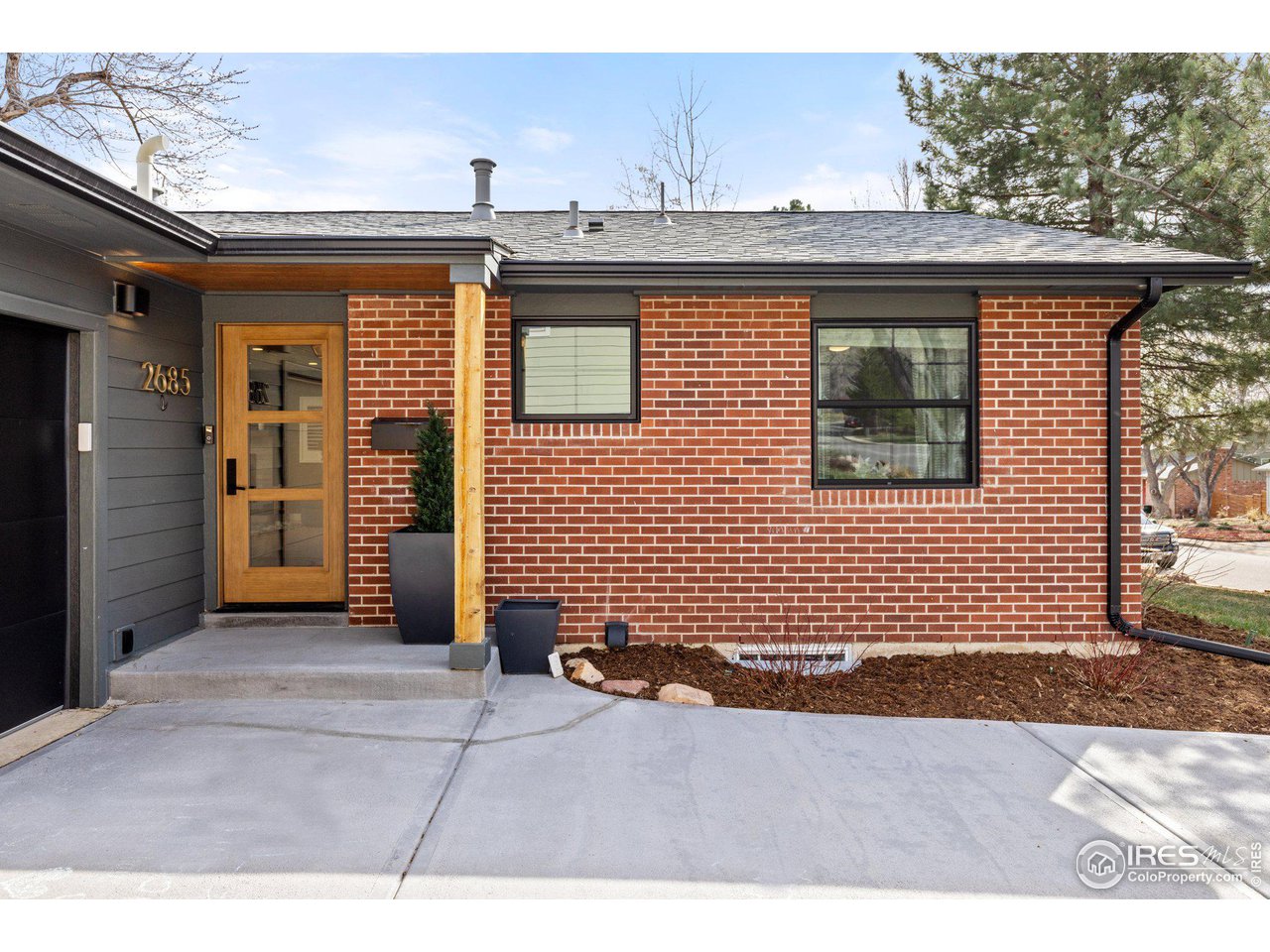 2685 Stephens Road Boulder, CO 80305 - Photo 3 of 40 a view of a house with a door