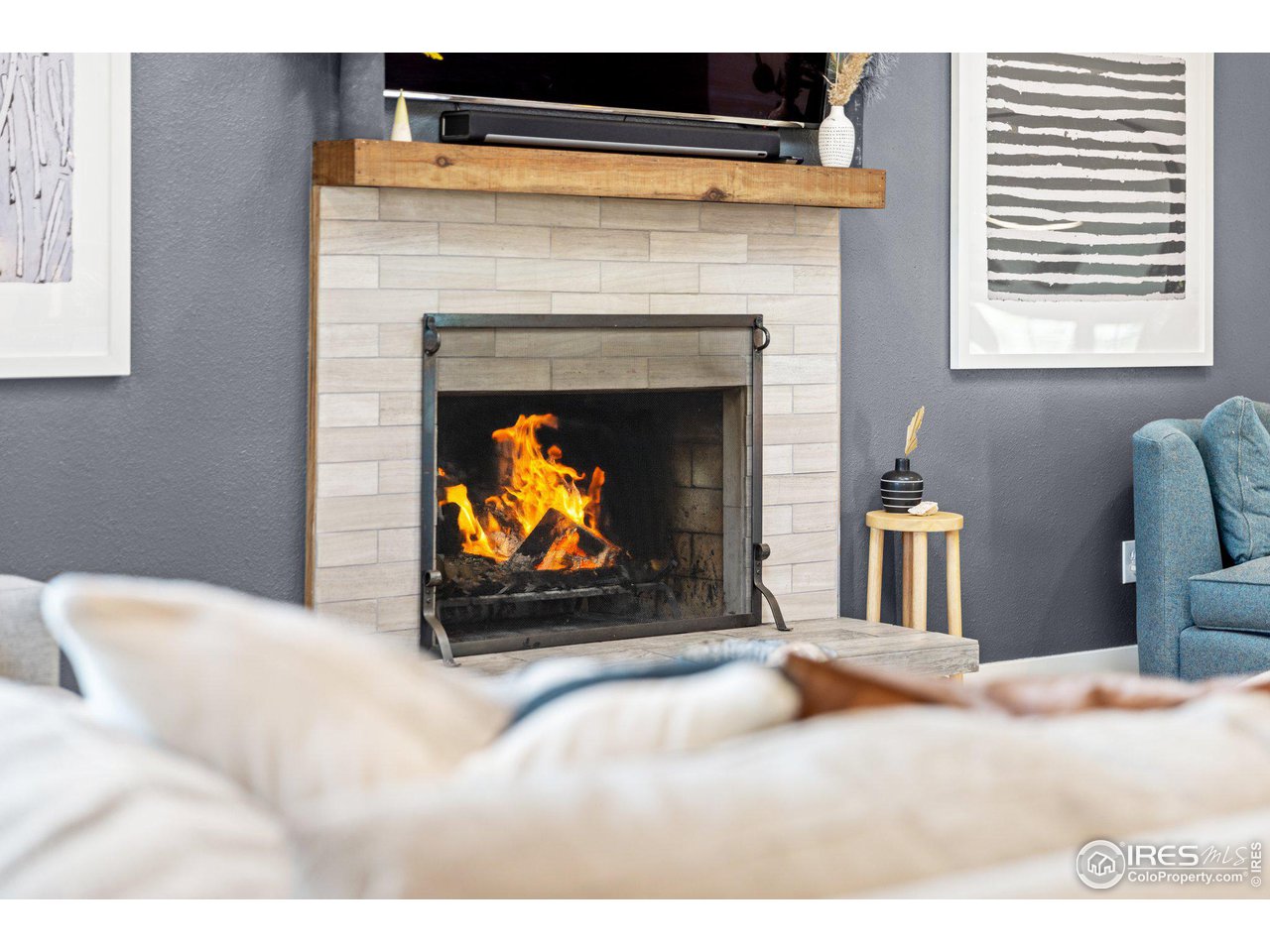 2685 Stephens Road Boulder, CO 80305 - Photo 7 of 40 a living room with furniture and a fireplace