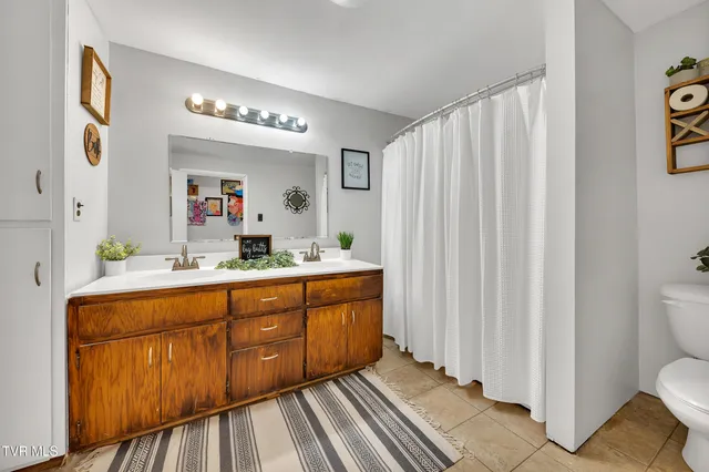 $288,000 | 313 Richards Lane, Bluff City, TN 37618