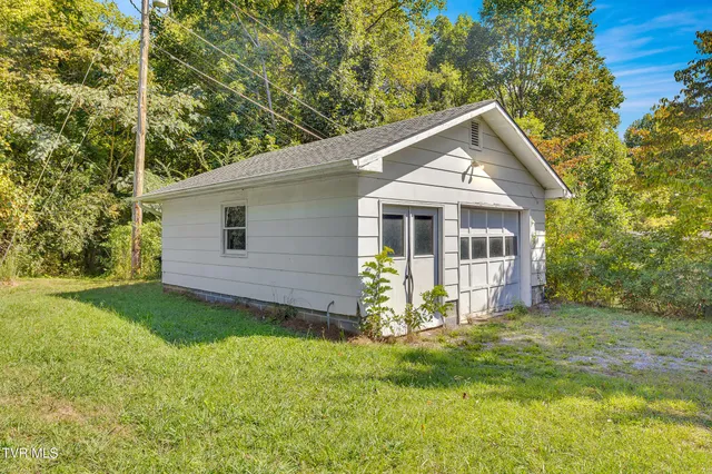 $288,000 | 313 Richards Lane, Bluff City, TN 37618