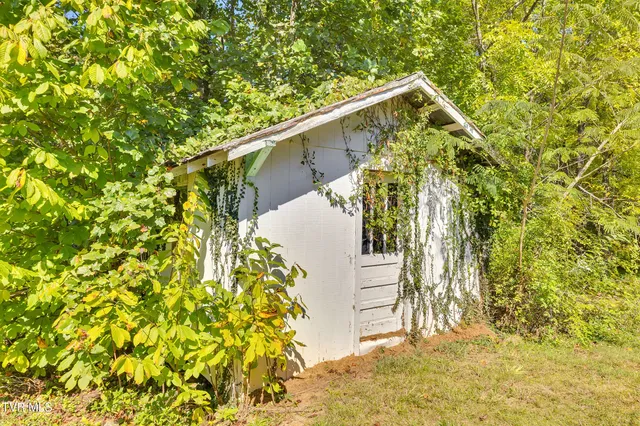 $288,000 | 313 Richards Lane, Bluff City, TN 37618