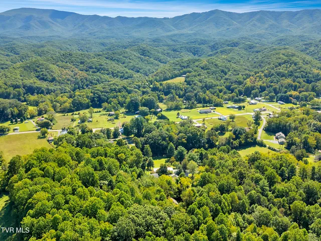 $288,000 | 313 Richards Lane, Bluff City, TN 37618