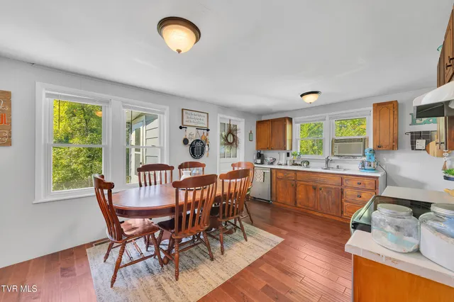 $288,000 | 313 Richards Lane, Bluff City, TN 37618