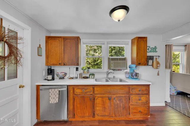 $288,000 | 313 Richards Lane, Bluff City, TN 37618