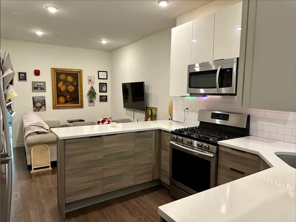 $2,950 | 92 Lexington Street, Unit 2, Boston, MA 02128