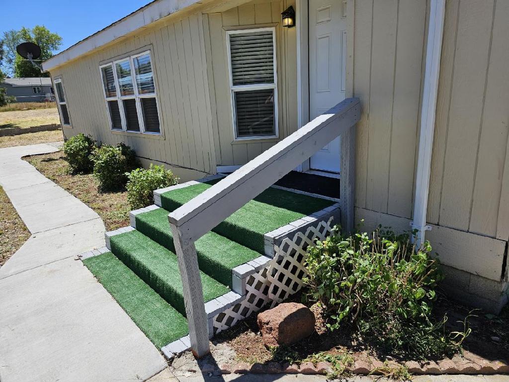 474 4th Street Madras, OR 97741 - Photo 1 of 29 Met Front