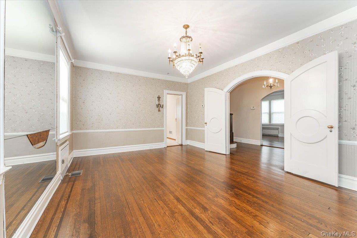 942 Greenfield Road Woodmere, NY 11598 - Photo 4 of 23