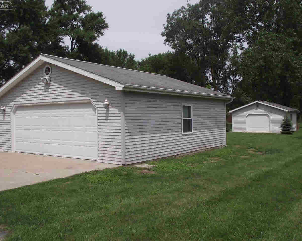 6361 Lapeer Road Burton, MI 48509 - Photo 26 of 27 21347376-25.JPG