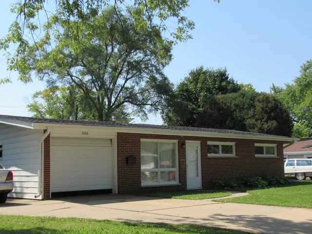 $259,900 | 306 Harmony Drive, North Aurora, IL 60542