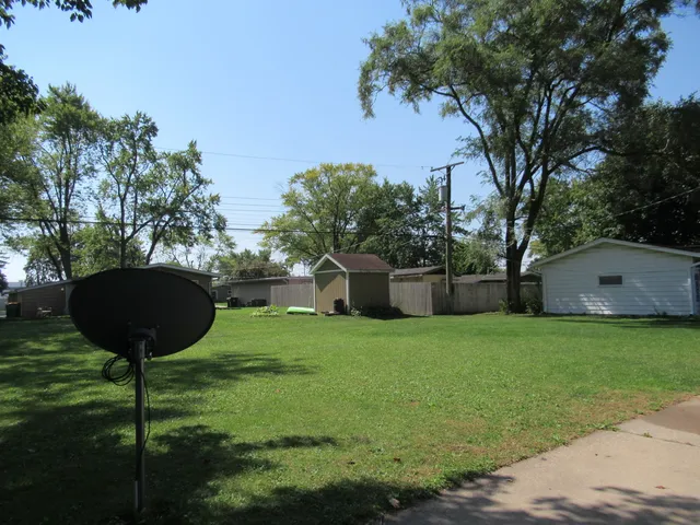 $259,900 | 306 Harmony Drive, North Aurora, IL 60542