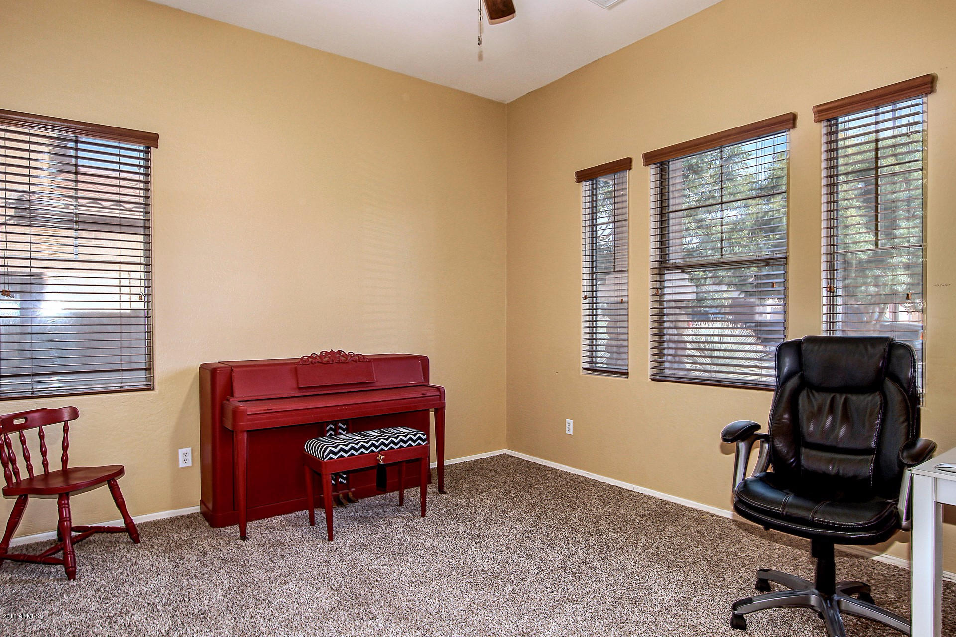 1344 East Walnut Road Gilbert, AZ 85298 - Photo 4 of 43 den