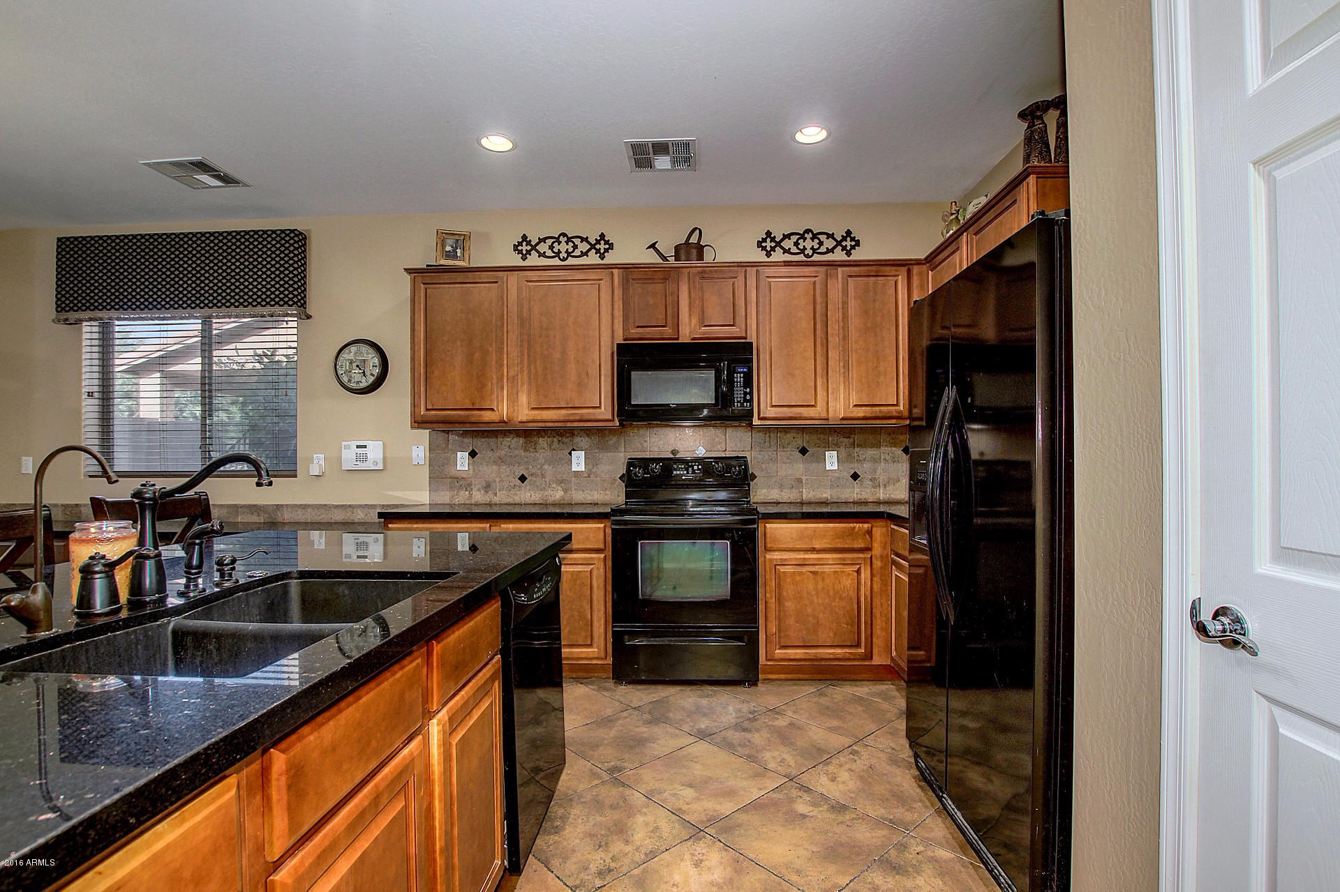 1344 East Walnut Road Gilbert, AZ 85298 - Photo 9 of 43 kitchen