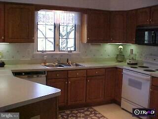 301 Ponds Edge Road West Chester, PA 19382 - Photo 3 of 4 Gallery Image 3