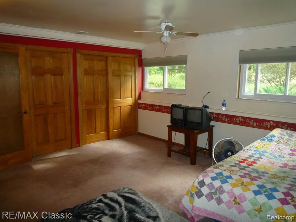 6105 North Owosso Road Fowlerville, MI 48836 - Photo 8 of 18 P1020955.jpg