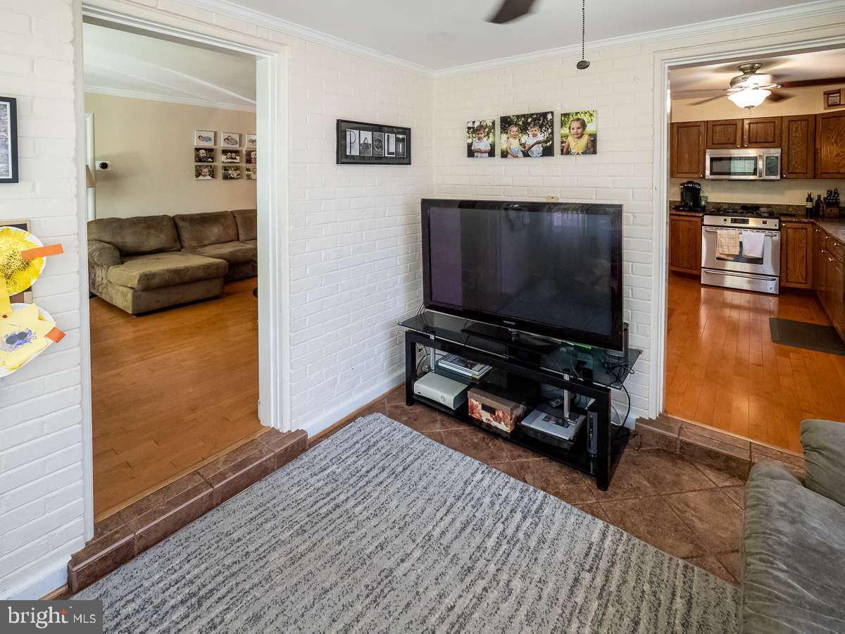 5802 Anniston Road Bethesda, MD 20817 - Photo 12 of 25 Gallery Image 12