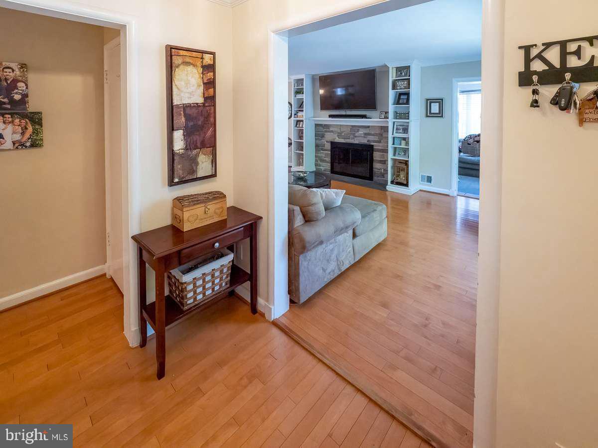 5802 Anniston Road Bethesda, MD 20817 - Photo 3 of 25 Gallery Image 3