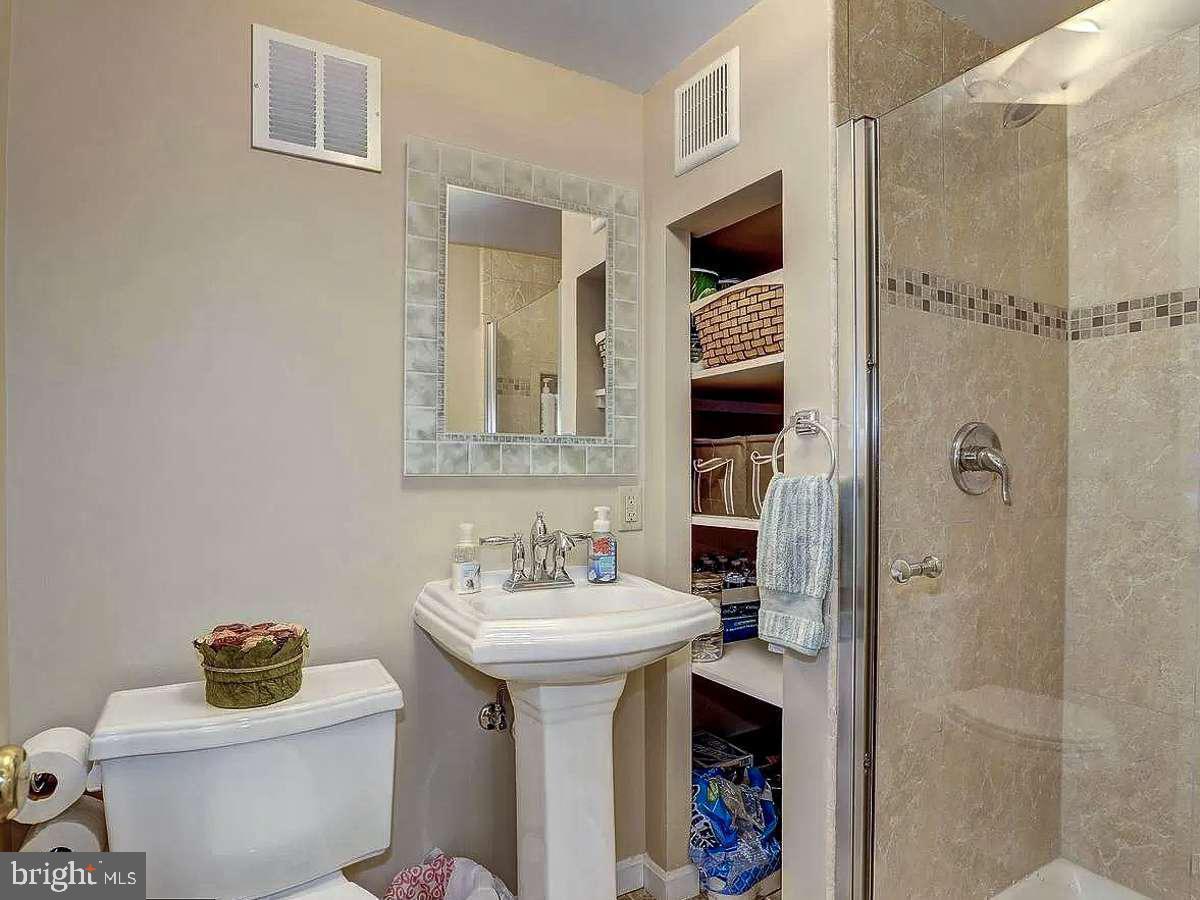 5802 Anniston Road Bethesda, MD 20817 - Photo 23 of 25 Gallery Image 23