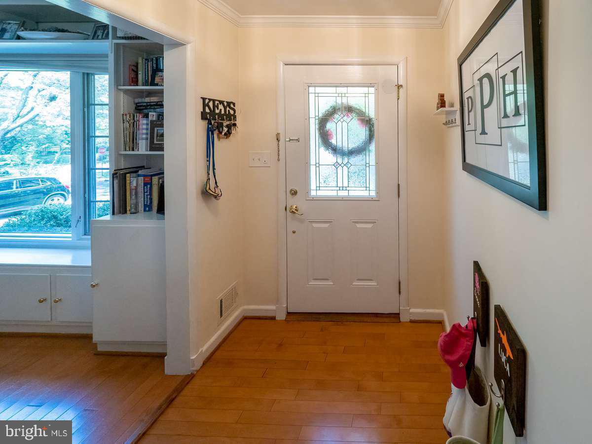 5802 Anniston Road Bethesda, MD 20817 - Photo 4 of 25 Gallery Image 4