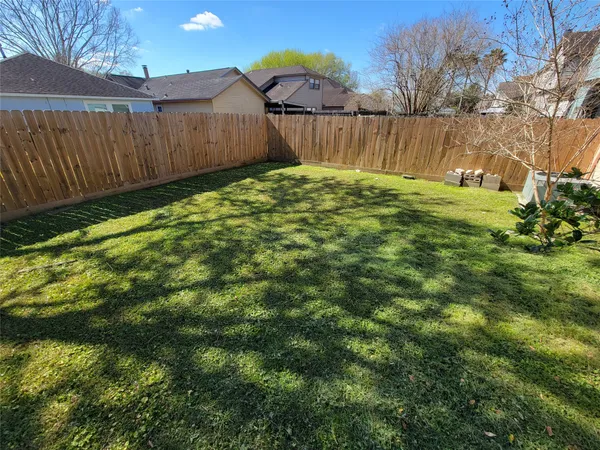 $1,800 | 5718 Fargo Drive, Dickinson, TX 77539