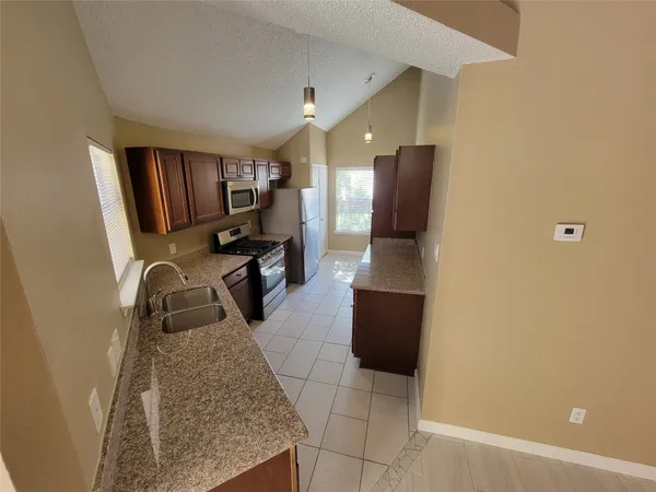 $1,800 | 5718 Fargo Drive, Dickinson, TX 77539