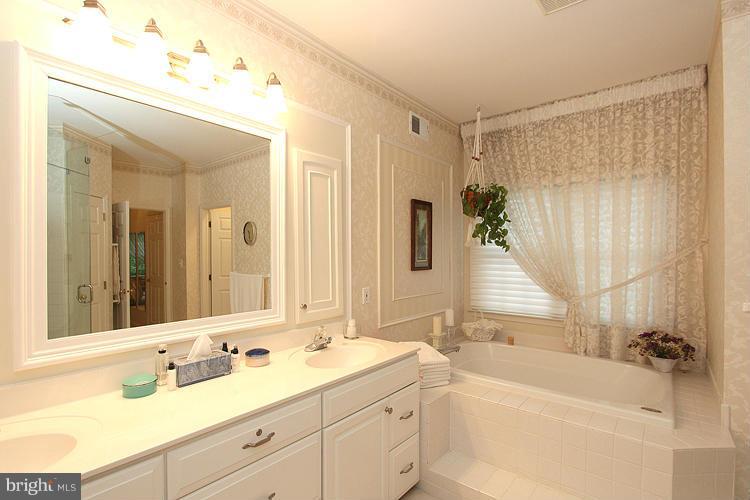 1316 Aldbury Way Reston, VA 20194 - Photo 8 of 30 Bath (Master)