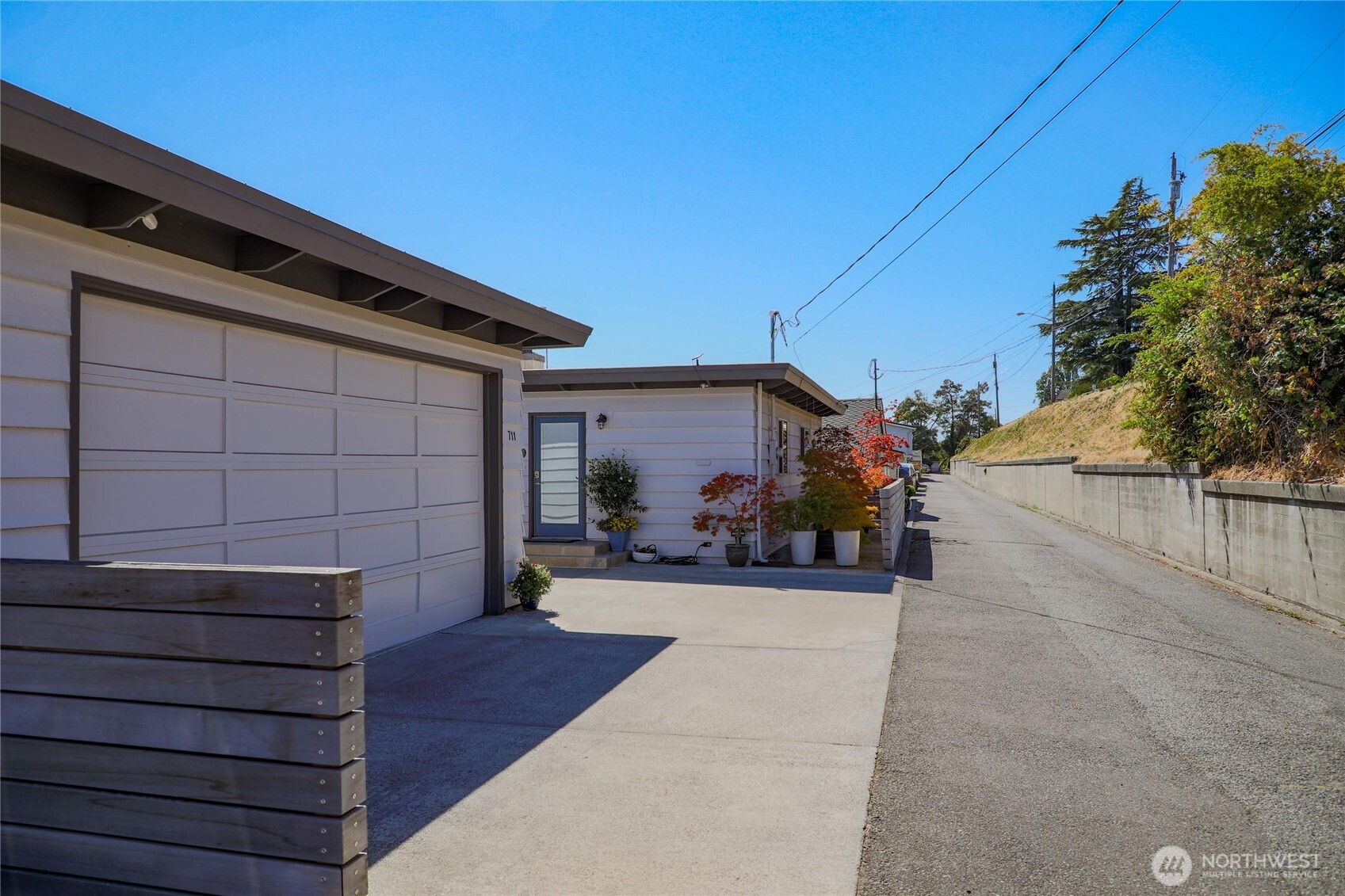 711 Shore Drive Bremerton, WA 98310 - Photo 5 of 40
