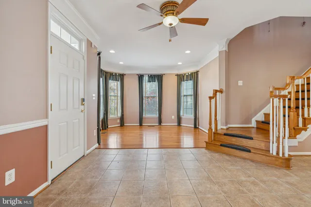 a view of an entryway with a livingroom