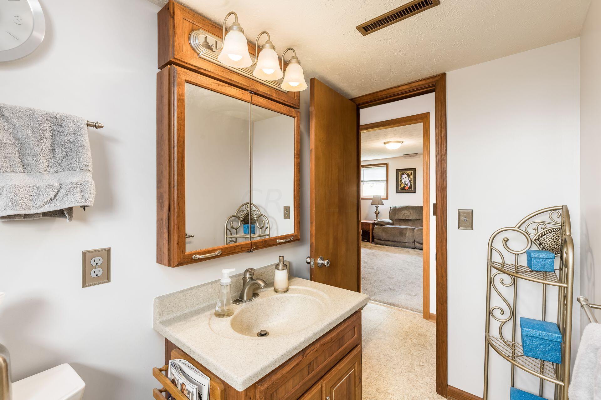 1710 Buttermilk Hill Road Delaware, OH 43015 - Photo 33 of 59 Bathroom 2