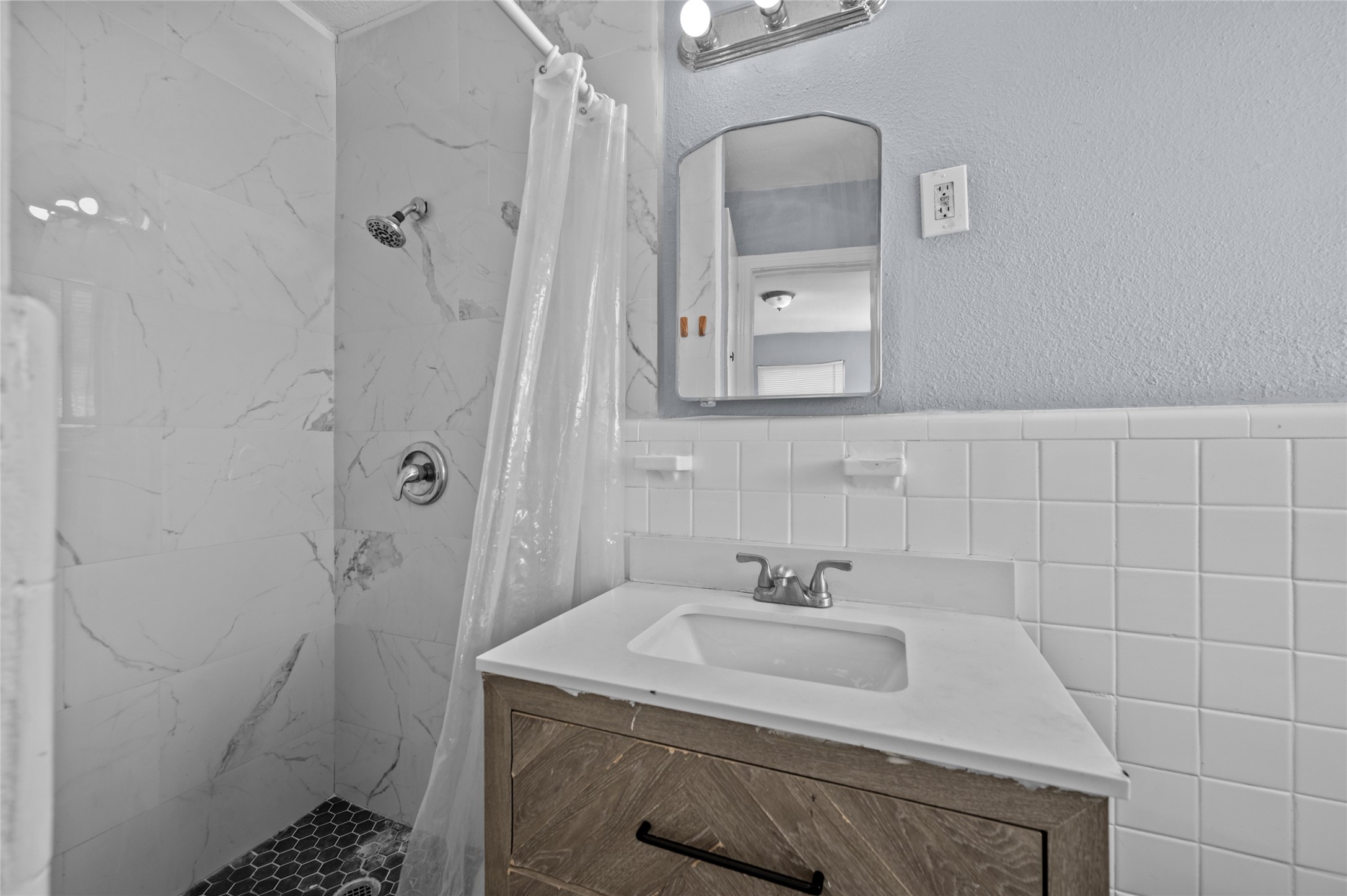 1919 McDuffie Street, Unit 2 Houston, TX 77019 - Photo 9 of 12