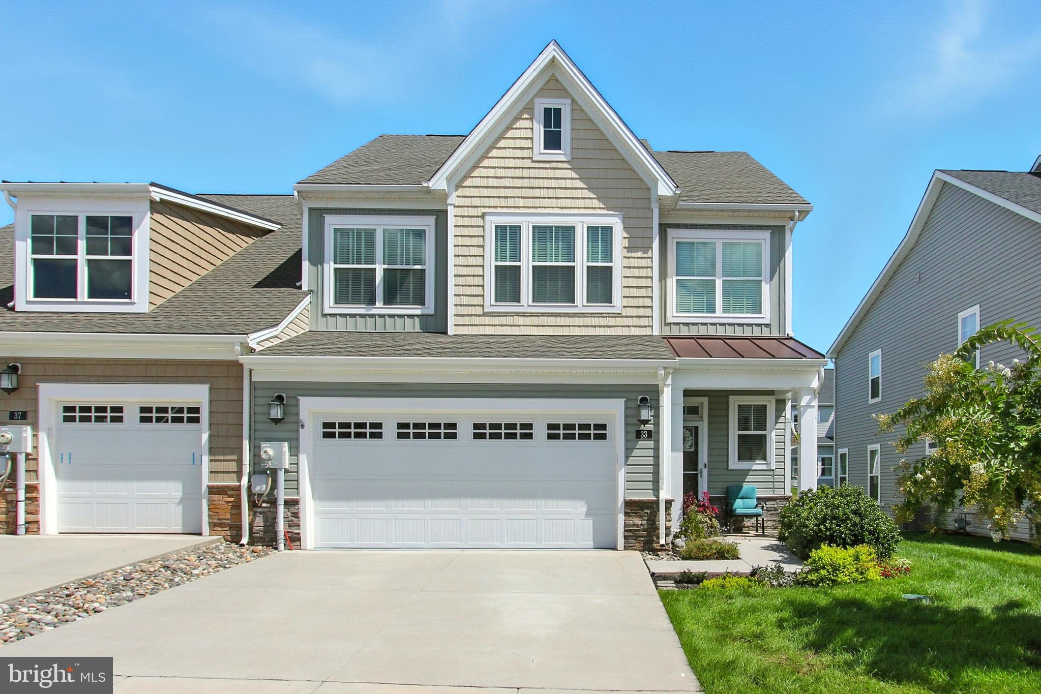33 Tulip Tree Way Gettysburg, PA 17325 - Photo 2 of 34 front view of a house with a yard