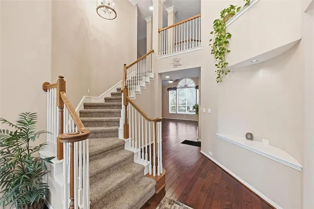 a view of entryway with a front door