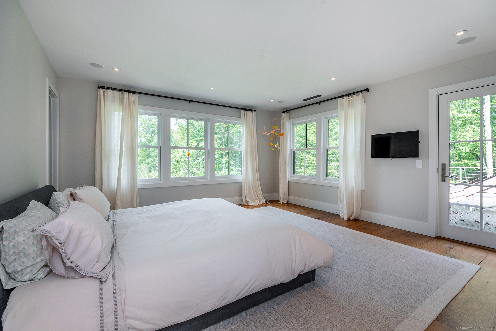 85 West Church Hill Road Washington, CT 06794 - Photo 20 of 38 a bedroom with a large bed and a window