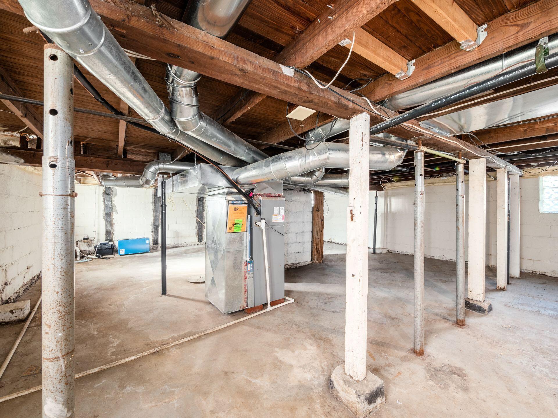 2596 Zollinger Road Columbus, OH 43221 - Photo 21 of 32 021_8a96_i 2596 Zollinger 033