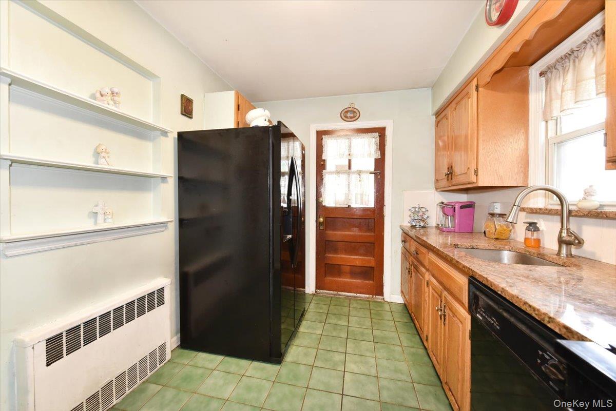 246-35 85th Road Queens, NY 11426 - Photo 10 of 24
