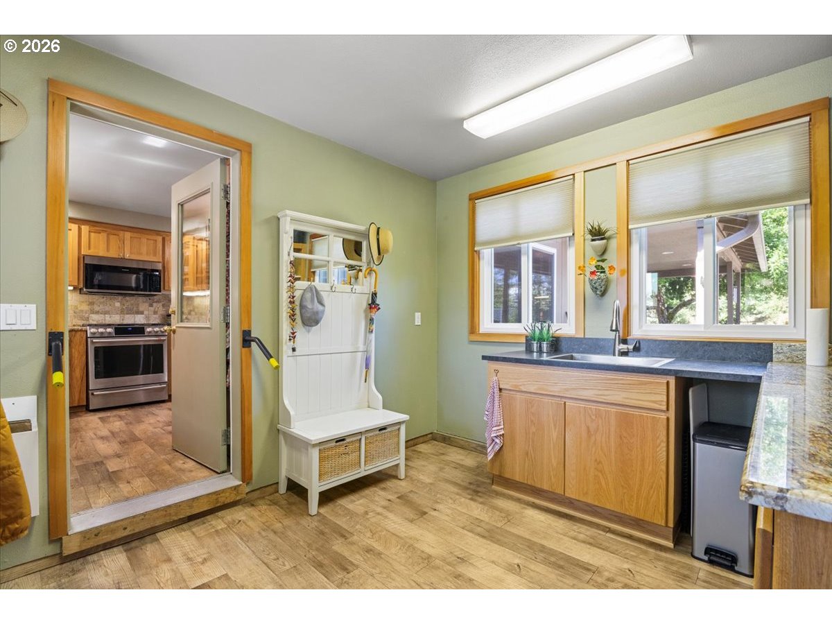 210 South 2nd Street Carlton, OR 97111 - Photo 20 of 48 Mud Room