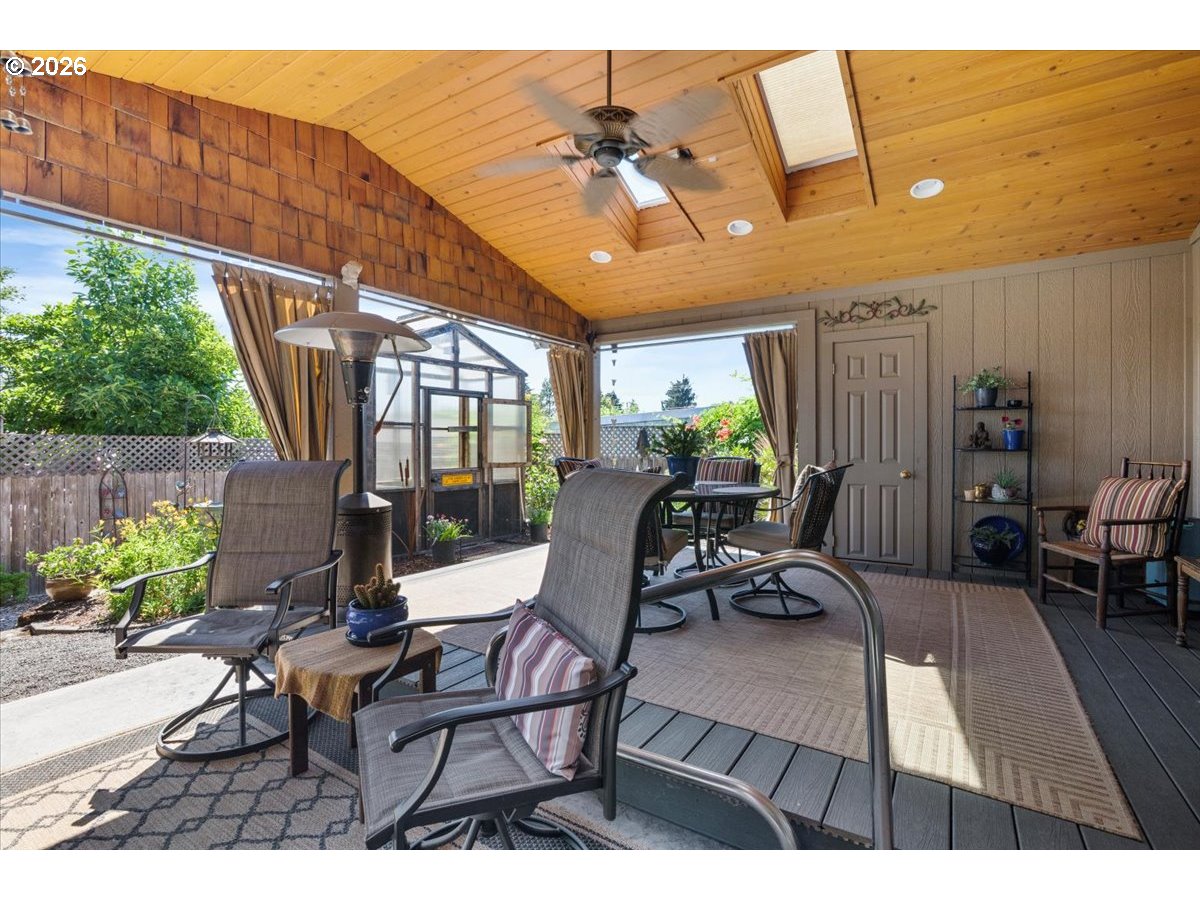 210 South 2nd Street Carlton, OR 97111 - Photo 34 of 48 Porch, Screened in